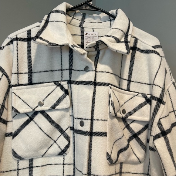 Jacket NWT! - Picture 3 of 5